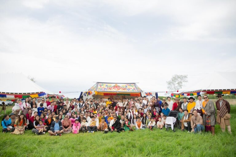 ༧ སྐྱབས་རྗེ་ཡོངས་འཛིན་གླིང་མཆོག་སྤྲུལ་རིན་པོ་ཆེ་མཆོག་ས་གནས་མི་ནི་སོ་ཊ་རུ་ཆིབས་བསྒྱུར་སྐབས་སྒྲོན་པའི་འདྲ་པར་ཁག